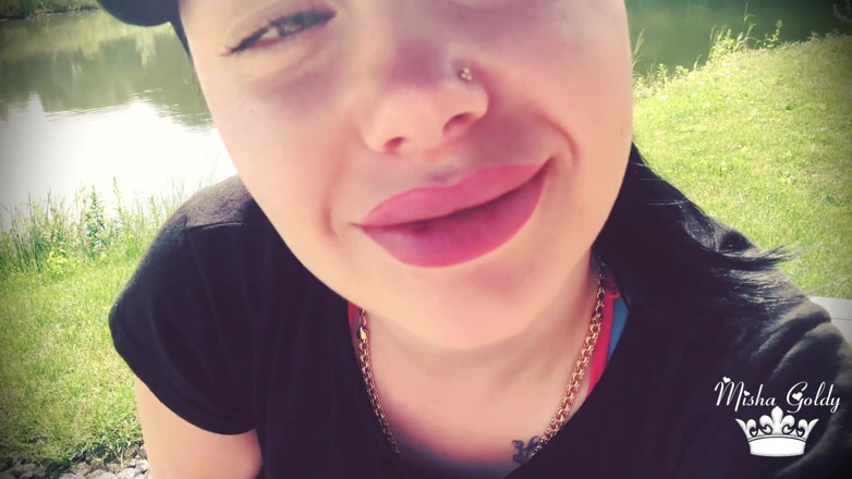 Goddess Misha Goldy: Duck face outdoor, making my lips much bigger!
