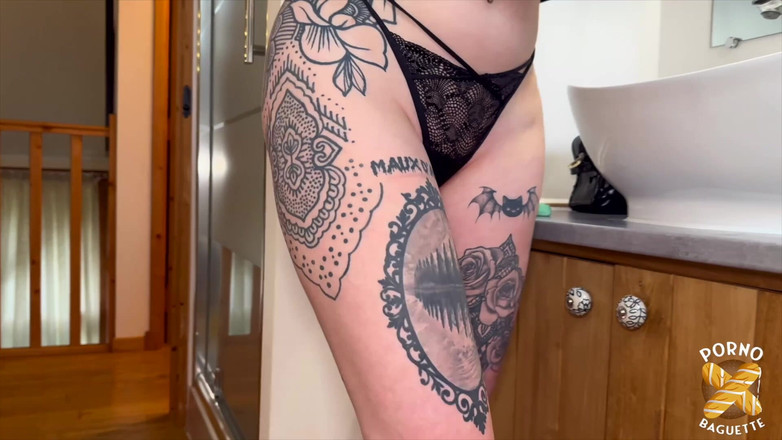 Porno Baguette: Trixy, het readhead, blir av två