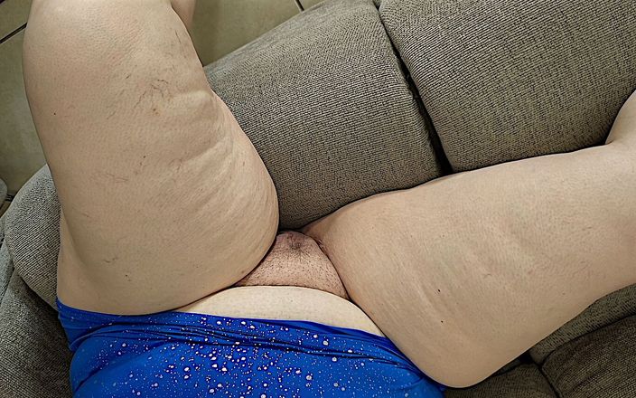 Big juicy ass booty clapper & jamdown: Une grosse MILF blanche SSBBW aux seins naturels se doigte...