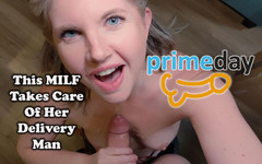 Housewife Ginger: Den lieferboten lutschen und ihn auf meine titten kommen lassen