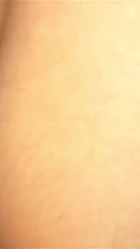 Suculenta bunda de uma jovem fica em um pau grande