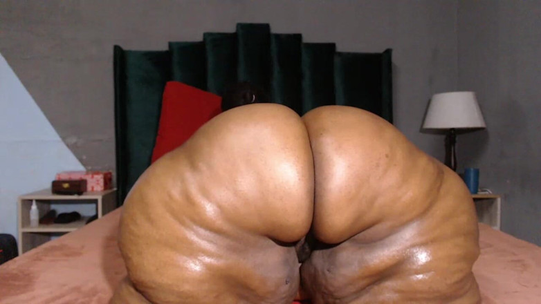 Betibig: Ik wrijf langzame, gladde cirkels over mijn clit terwijl mijn...