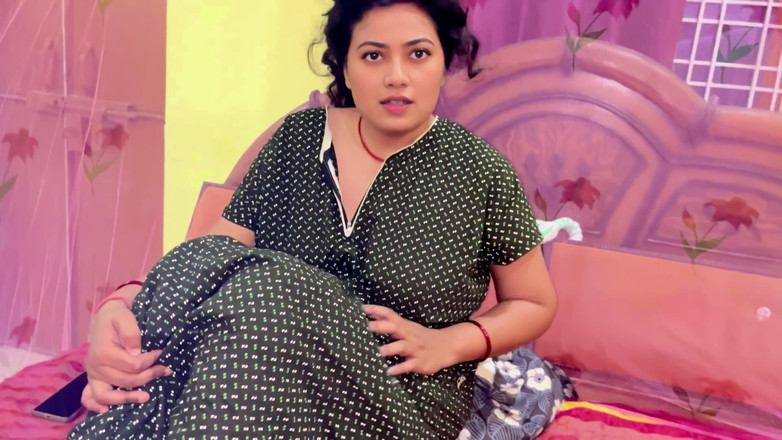 Hotty_ragini: 継息子は継母を誘惑し、継息子はその機会を利用して継母と関係を持ち、フルヒンディー語動画