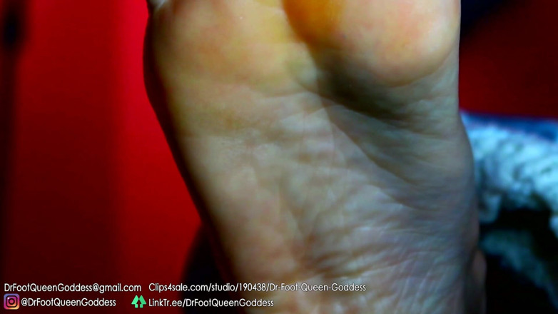 Dr. Foot Queen Goddess: Massaggio lozione per le piante dei piedi rugose parte 2