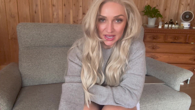 BoobznBonerz: Nadržená na kolej Babe JOI striptýz - "Udělám tě cum baby"