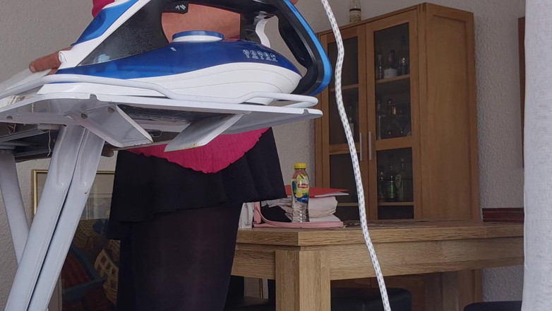 SavageHeater59: Spójrz pod moją spódnicę, gdy prasuję