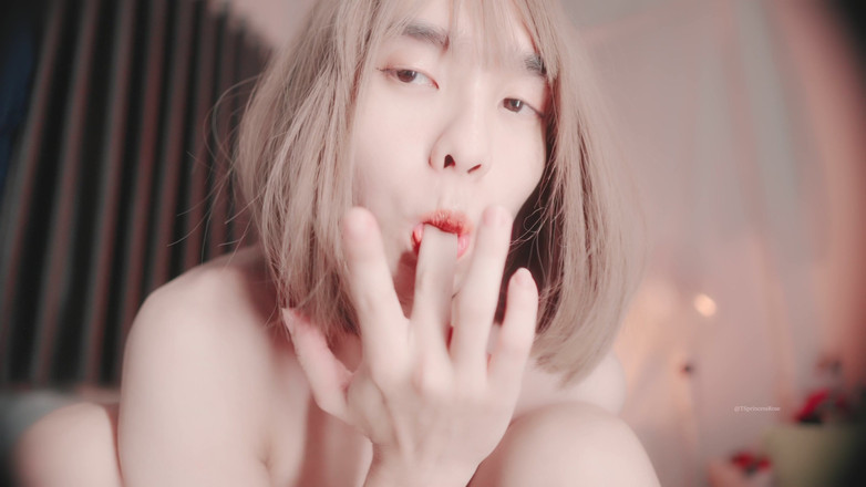 Ts Princess Rose: Sissy asiatica - istruzioni per masturbazione e sborrata pov