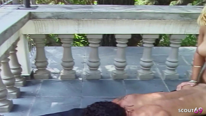 Shemale TS Collection: Latino fickt blonde transe mit dicken titten auf der terrasse...