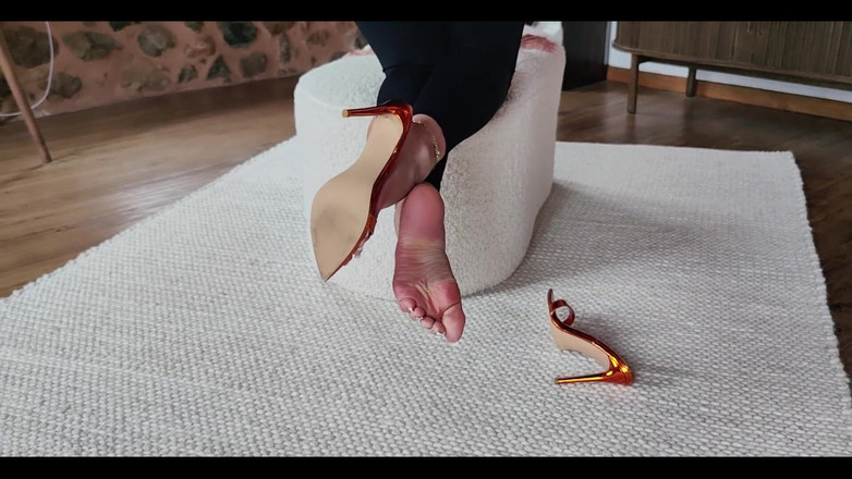 Goddess Lena: Topuklu ayakkabılar ve ayaklarla alay etmemi izle!