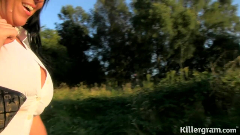 Killergram: Блядувата мамка любить смоктати члени на відкритому повітрі, і її цицьки покриваються спермою