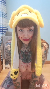 Ahegao slintá a čůrá