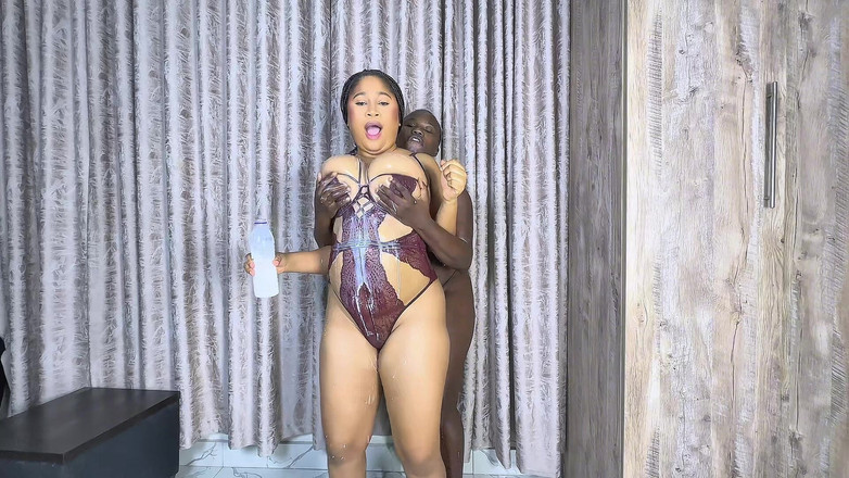 Real Queen Diva: ガールズナイトで、ただ楽しくお互いの顔に潮吹きしたいだけ