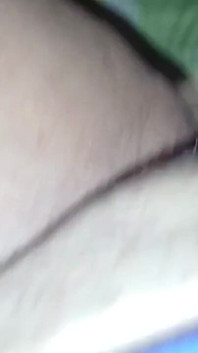 Saya tertangkap ibu tiri mengongkek teman wanitanya dengan strap-on dan mula melancap secara rahsia