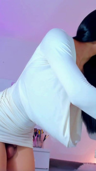 Deliciosa Trans En Vestido Blanco Y Corto De Secretaria