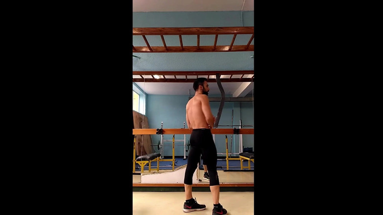 Zeus Ray: Nahé cvičení v tělocvičně