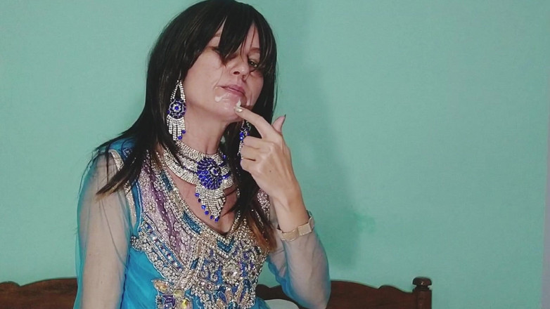 Bolly Karma: Uzależniony od BBC spust połykania puszczalska MILF