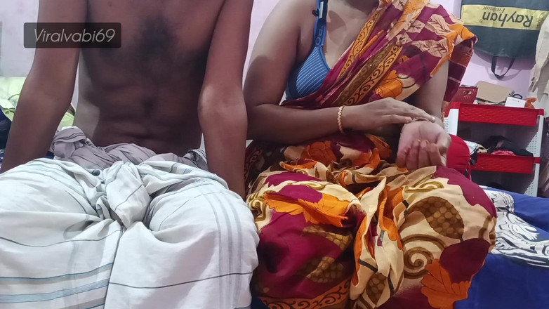 deshivairalvabi: सौतेली मम्मी फंस गई, सौतेला बेटा चुदाई स्पष्ट ऑडियो