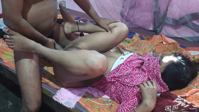 Sobha rani: 德西巴胡第一夜性爱！请慢慢地操我