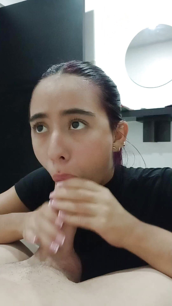 bitchsultry: Sexy chlap nechá nevlastní sestru dovnitř a dává jí dobrý...