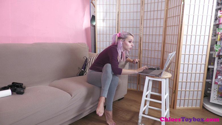 Chloe Toy: Plassen terwijl je probeert te haasten bij het uploaden