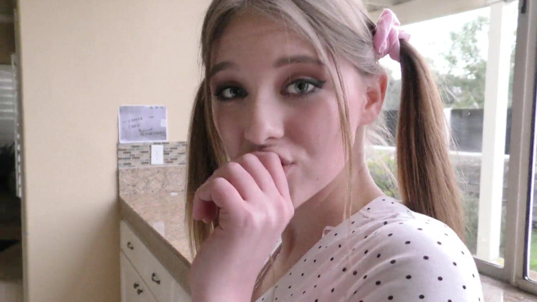 Perv Milfs n Teens: Melody Marks z niepokojem czeka na odejście żony sąsiada