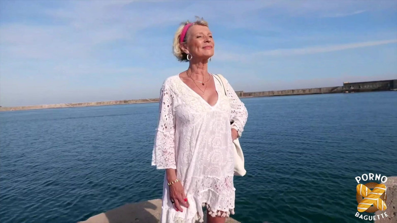 Porno Baguette: Eva 70 years old still wants two beautiful cocks