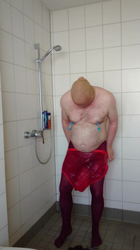 Pantyhose and Incontinence Trousers in the Shower