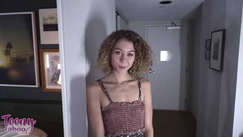 Teenytaboo: Chůva Allie dostane creampie od šéfa