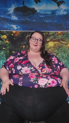 SSBBWLadyBrads: Товстушка август зважує в результатах