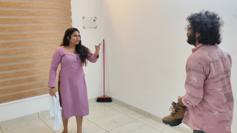 Vaigavarun45: Cowok asing ini masuk ke rumah gadis nakal dan ngentot...