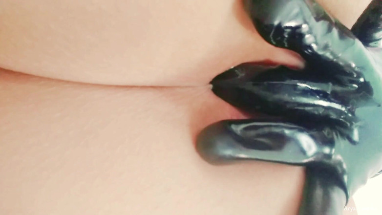 Arya Grander: Femdom pov in latex handschoenen ...