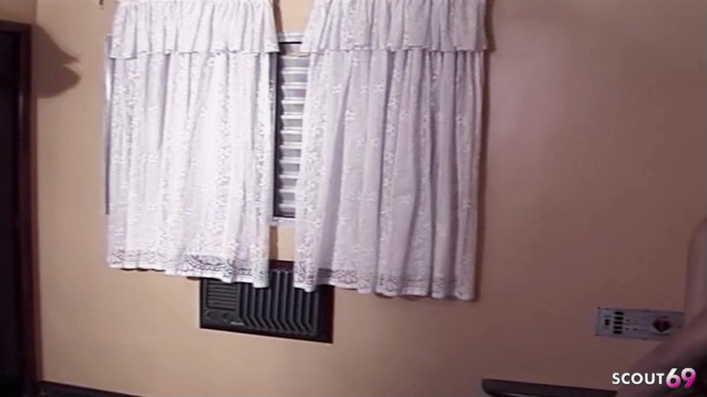 Shemale TS Collection: Hubená latina Tranny dostane své první anální šukání od svého nevlastního...