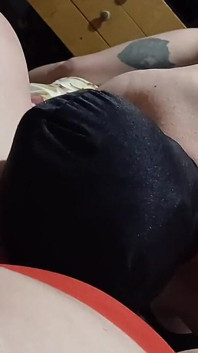 Am filmat un videoclip cu sexul nostru în trei lesbian