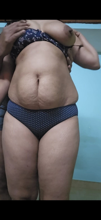 Couples3630: Desi Mallu Soț și soție