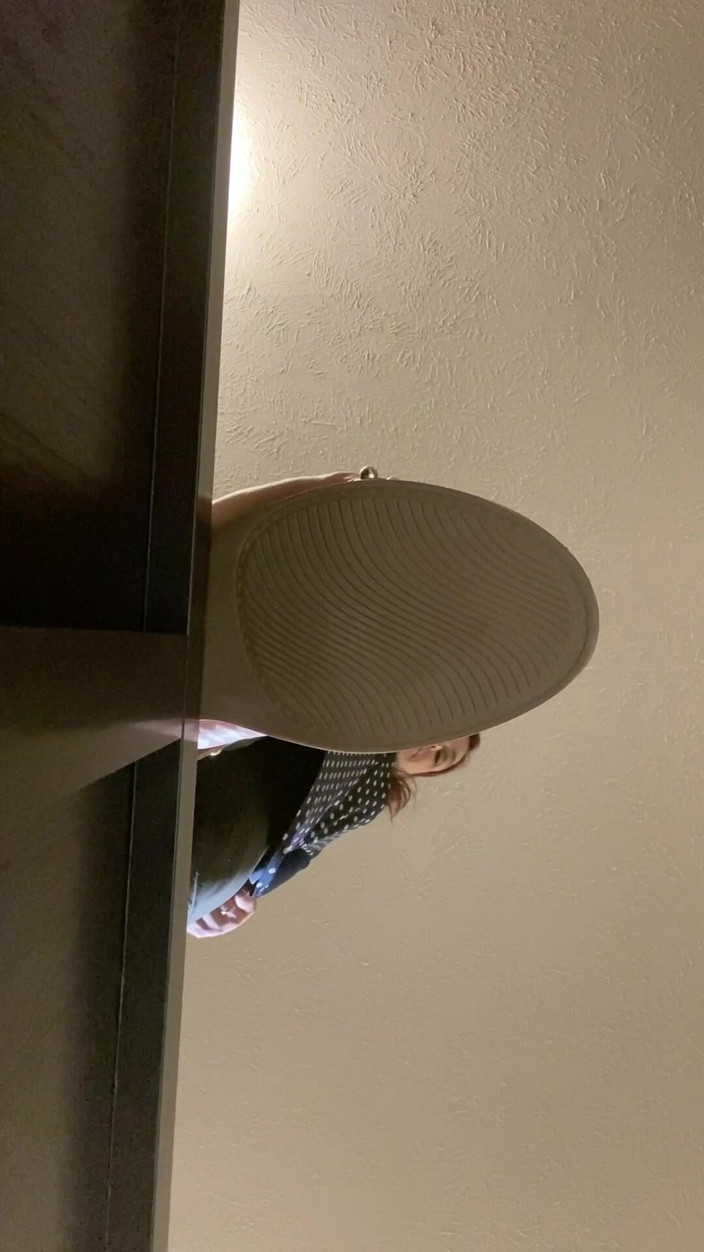 BellaBlast: Colgando de - ¿esta grandota te pisote los dedos para que te...