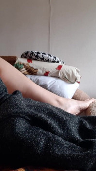 Toen mijn vriendje ging douchen, verleidde zijn stiefmoeder me en neukte me
