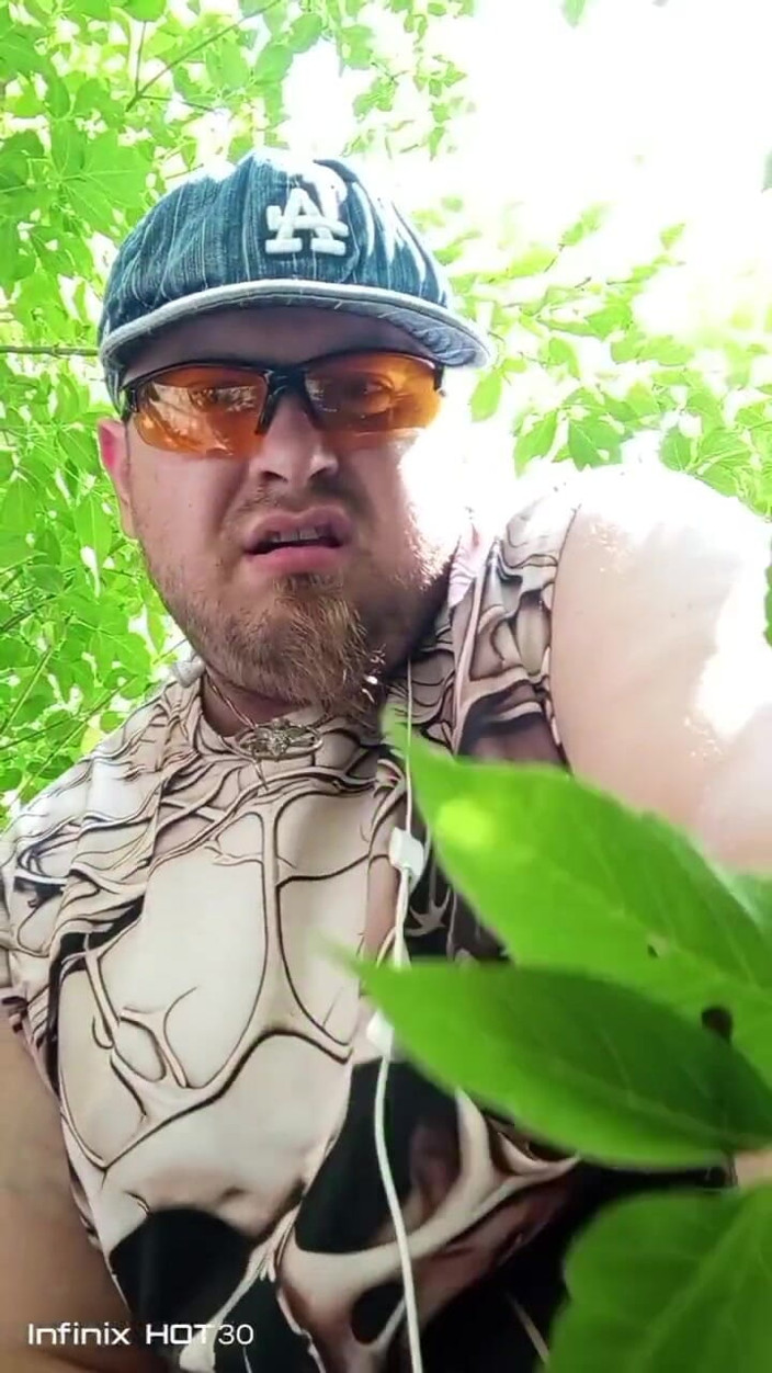 Jerking Perv: Fucking a Dick in a Public Place Outdoors