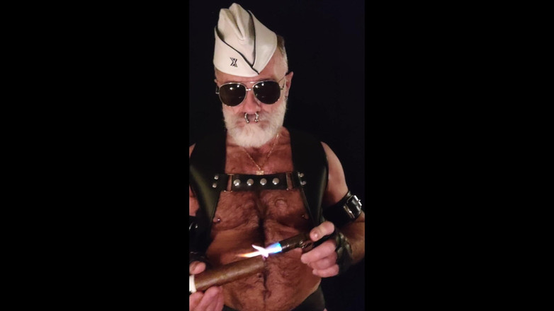 MusclesCigarsFFPig: Il patrigno di un sigaro