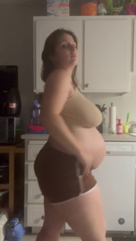 Showing off My Pregnant Figure