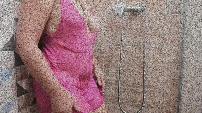 Dream Factory: Masturbazione di signora matura davanti alla doccia
