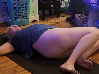 Momma Vee: Morning Yoga with a Hot Mature MILF!