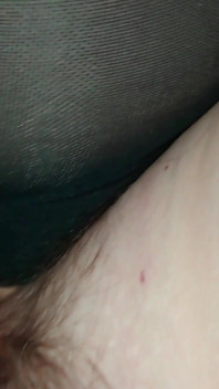 Klaarkomen in oma's harige poesje, creampie