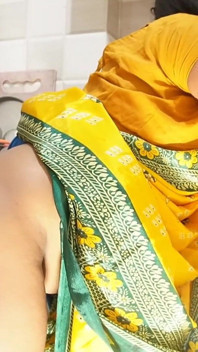 Wspaniałe Duże cycki Desi Bhabhi w Sari jebana B Devary