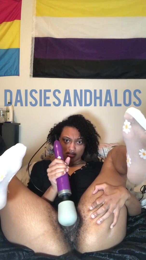 Daisiesandhalos: Op zijn hondjes orgasme in mijn nachtjapon! Super harig!