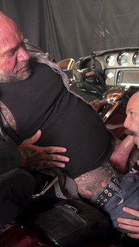 Je baise Disco Valentine sur ma Harley