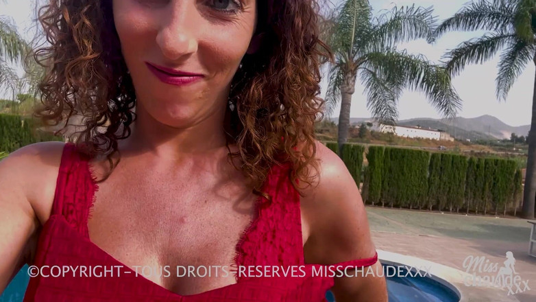 Misschaudexxx: Misschaudexxx, succhio e scopo in piscina