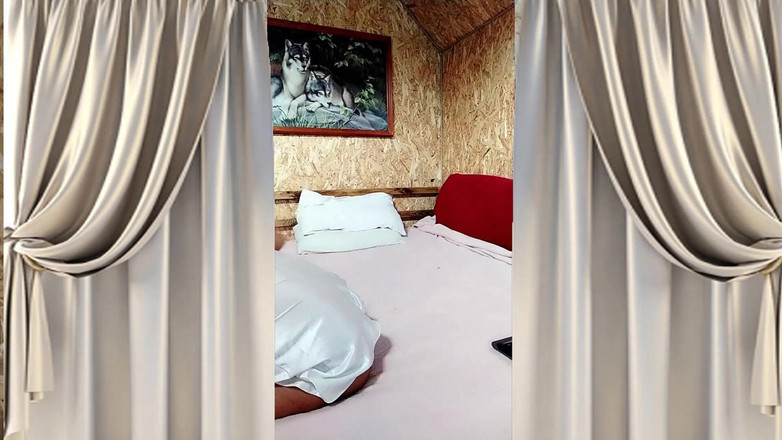 Lukerya: La atractiva ama de casa Lukerya coquetea con los fans...