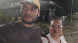 परिपक्व महिला अपनी चूत के अंदर बड़े लंड द्वारा चुदाई करने के लिए आश्वस्त हो जाती है