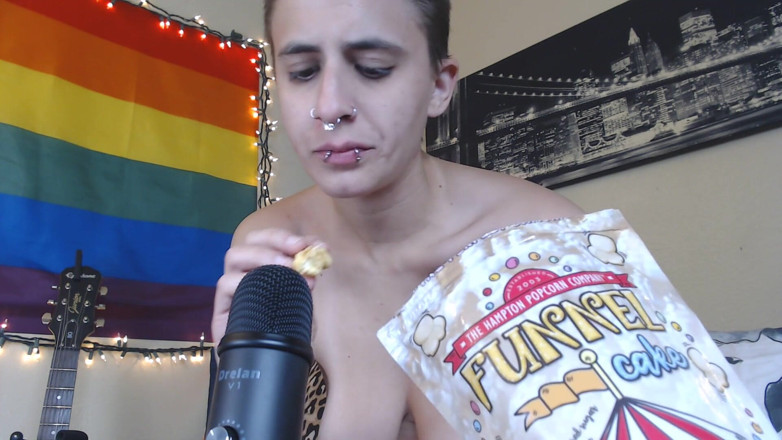 Abby Anna: ASMR tort în pâlnie cu gust de popcorn
