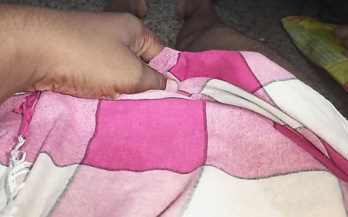 Sweet Indian cock: Indischer junge spielt mit seinem penis
